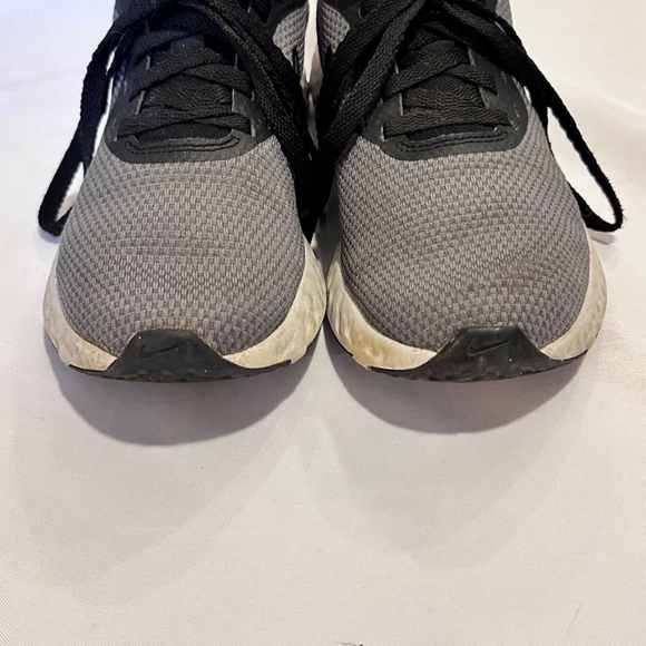 Size 7 Nike Revolution 5 Running Gym Shoes / Sneakers - Black & Pink (Women's) - Picture 6 of 10